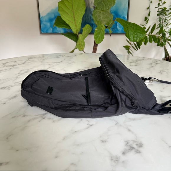 COACH VARICK NYLON PACKABLE DAYPACK F93372 BLACK - Picture 12 of 13